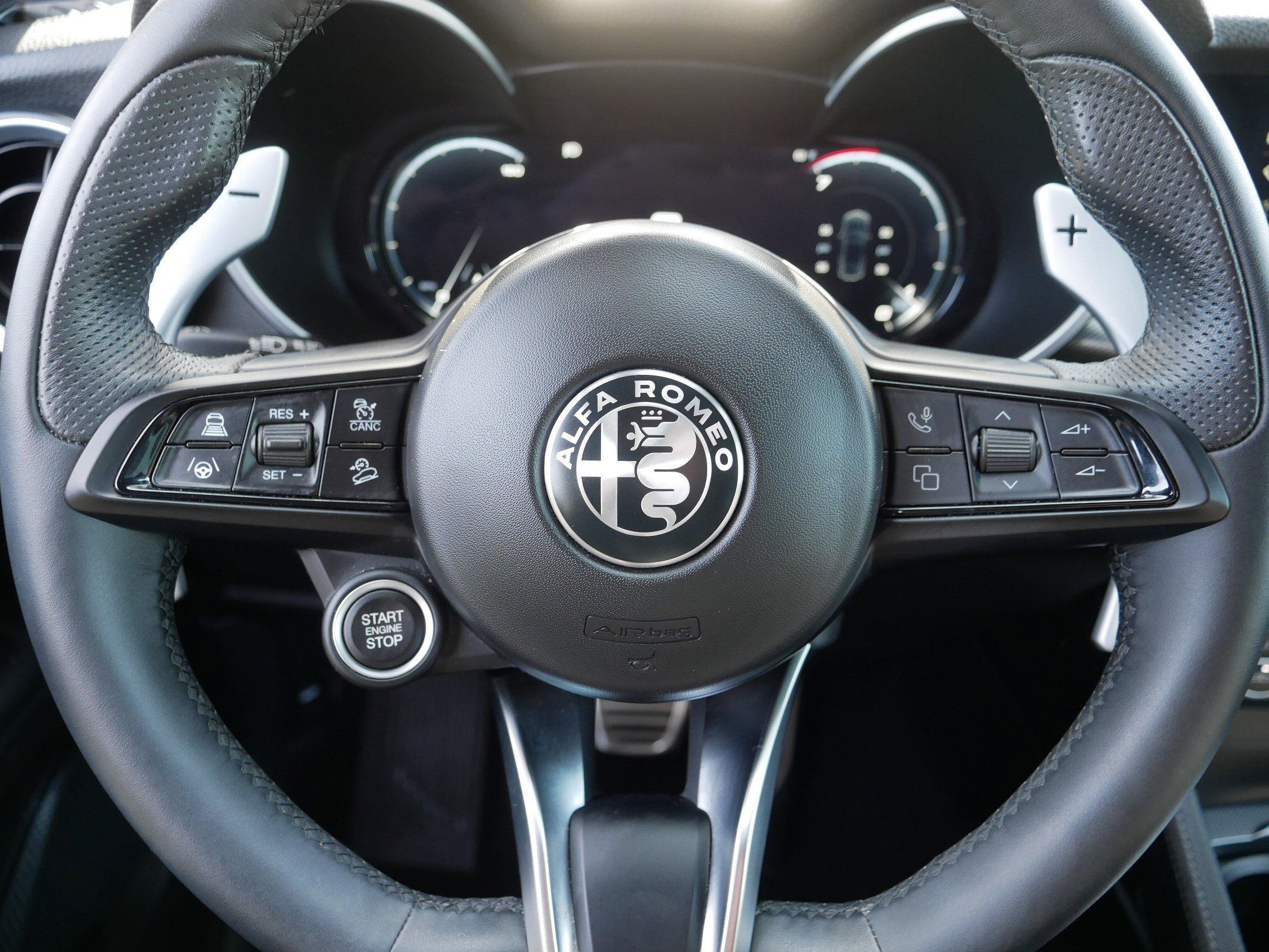 Used 2025 Alfa Romeo Stelvio Sprint w/ Convenience Package image 25
