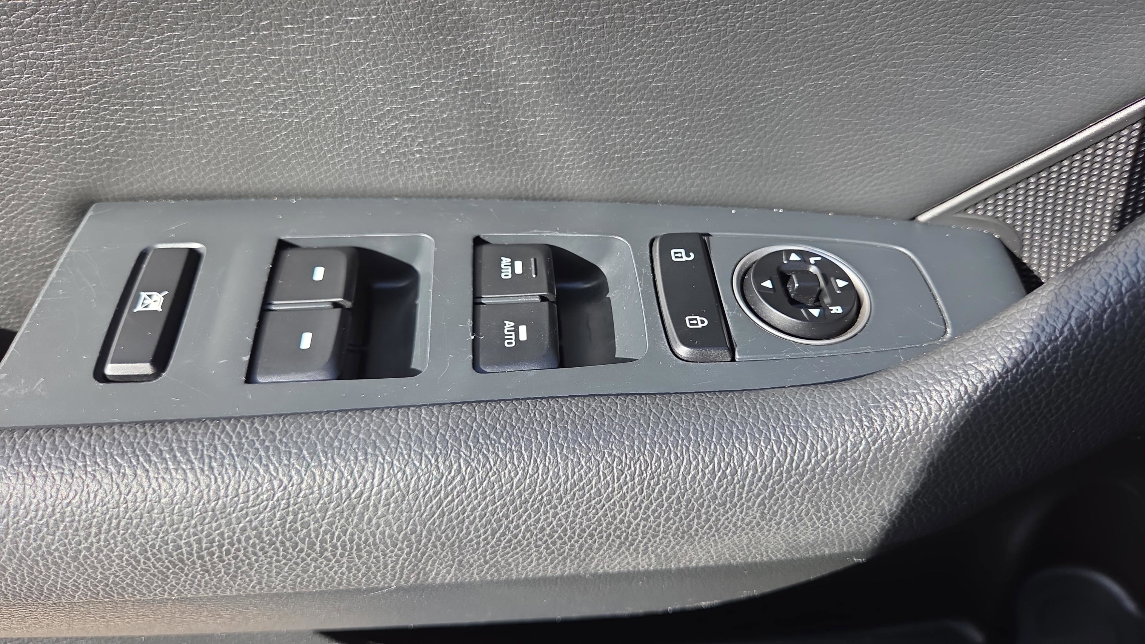 Used 2019 Hyundai Sonata Sport w/ Tech Package 03 FWD image 33
