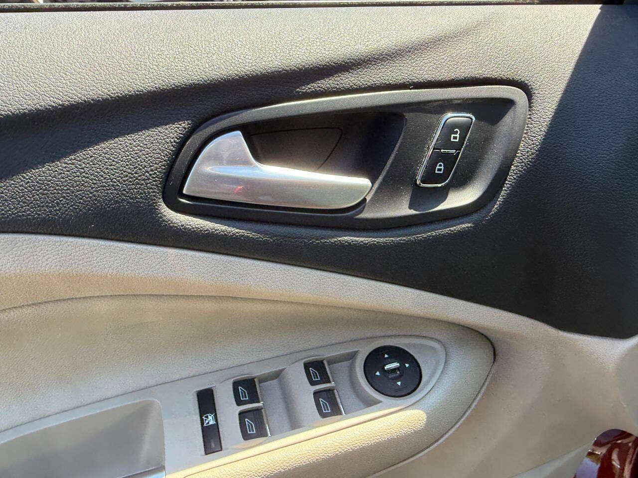 Used 2015 Ford Escape SE w/ Equipment Group 201A AWD/4WD image 16