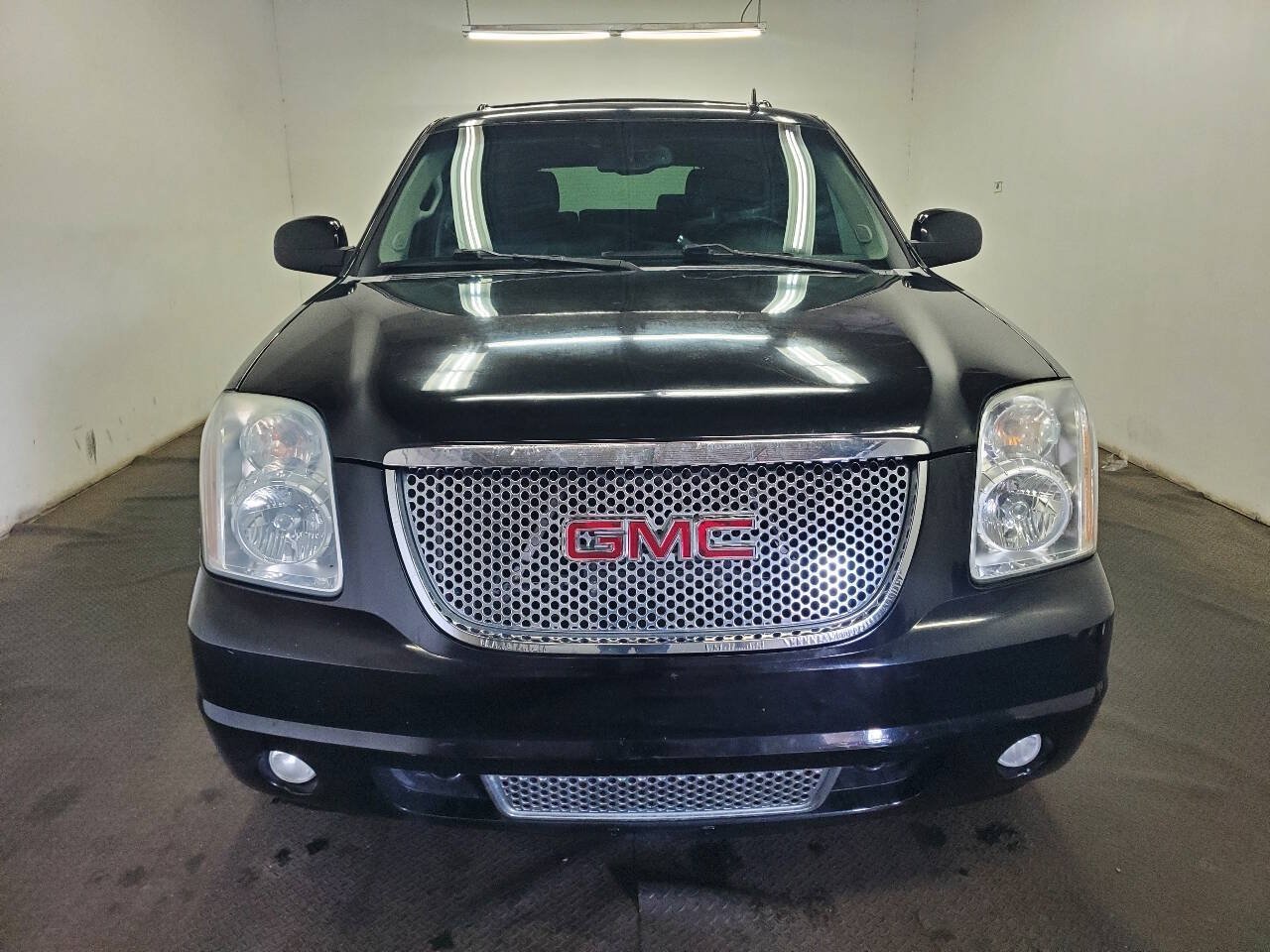Used 2014 GMC Yukon Denali AWD/4WD image 2