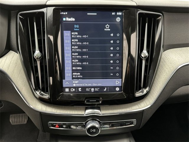 Used 2025 Volvo XC60 B5 Plus image 16