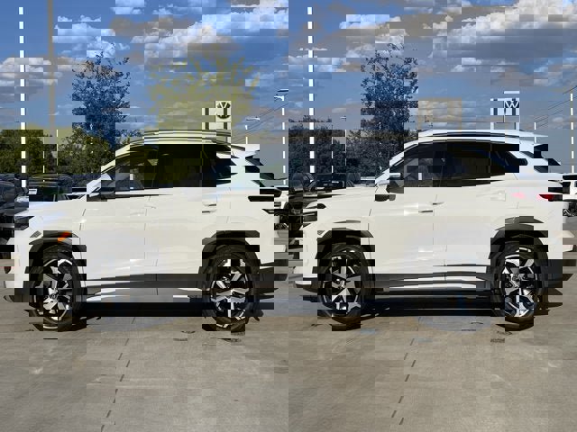 New 2026 Volkswagen Tiguan SE image 3