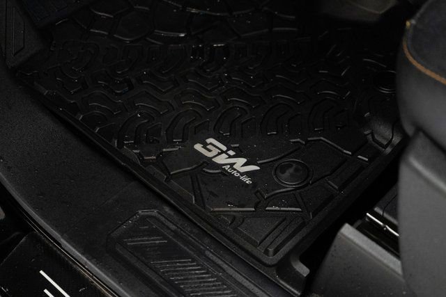 Used 2023 Ford Bronco Badlands image 17