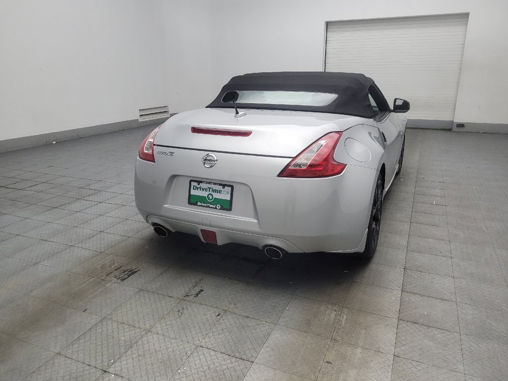 Used 2016 Nissan 370Z Roadster RWD image 9