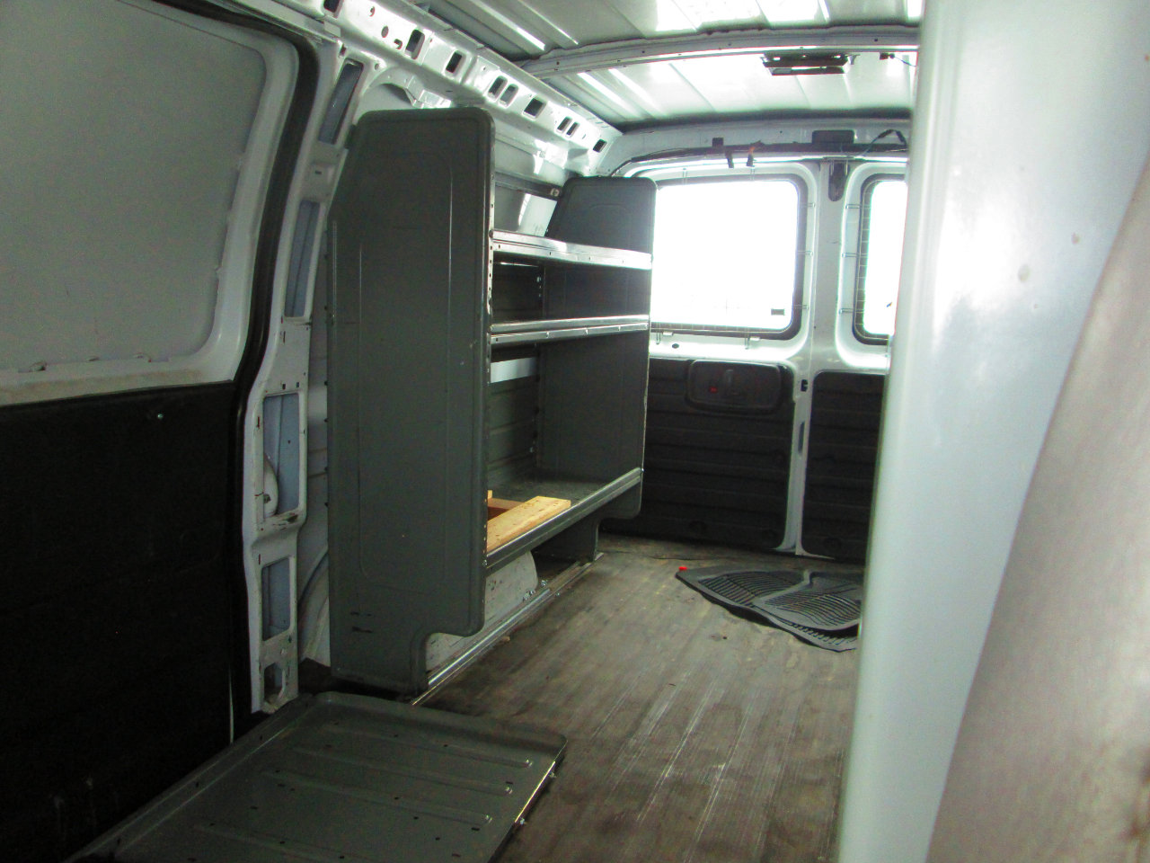 Used 2012 Chevrolet Express 2500 image 5