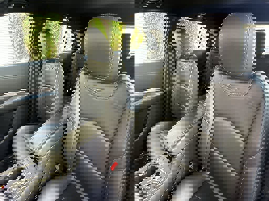 Used 2025 Cadillac XT4 Premium Luxury image 14