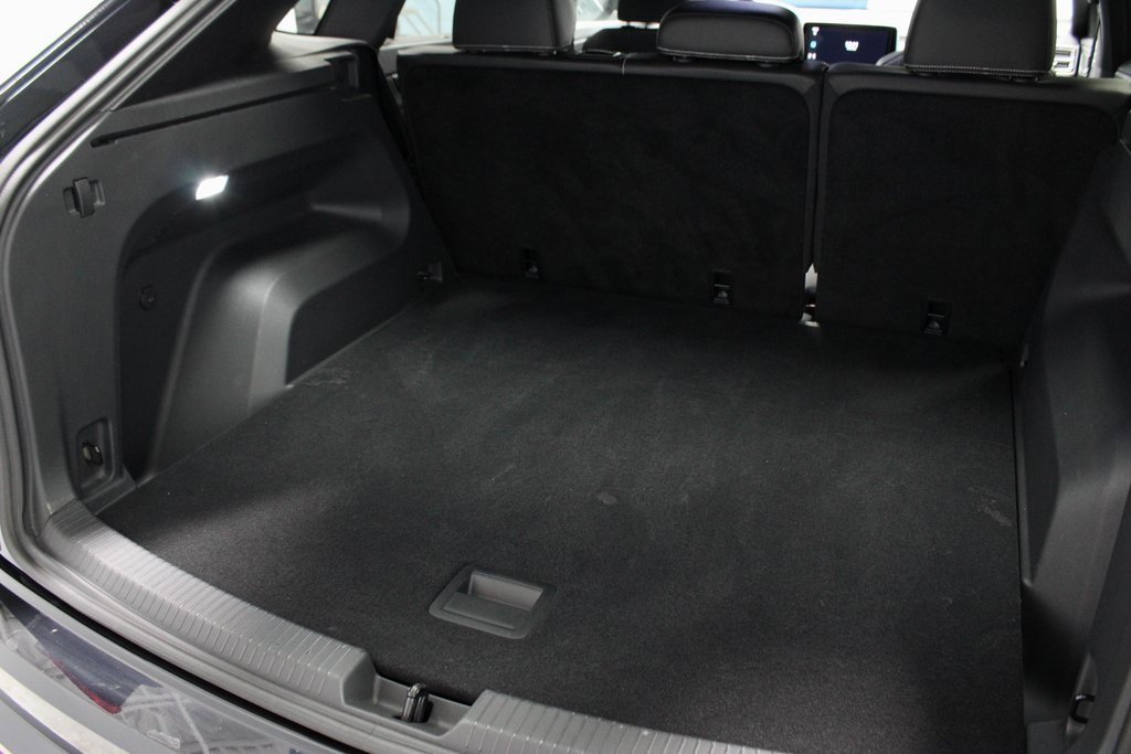 Used 2025 Volkswagen Atlas Cross Sport SE image 14