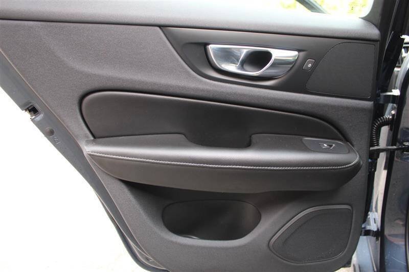 Used 2021 Volvo S60 T5 Momentum FWD image 24