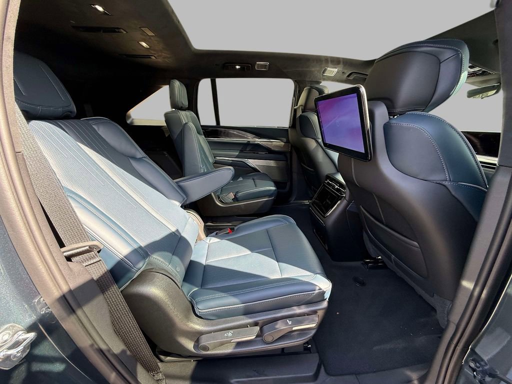 Used 2025 Cadillac Escalade IQ Luxury 2 w/ LPO, Radiant Package AWD/4WD image 16