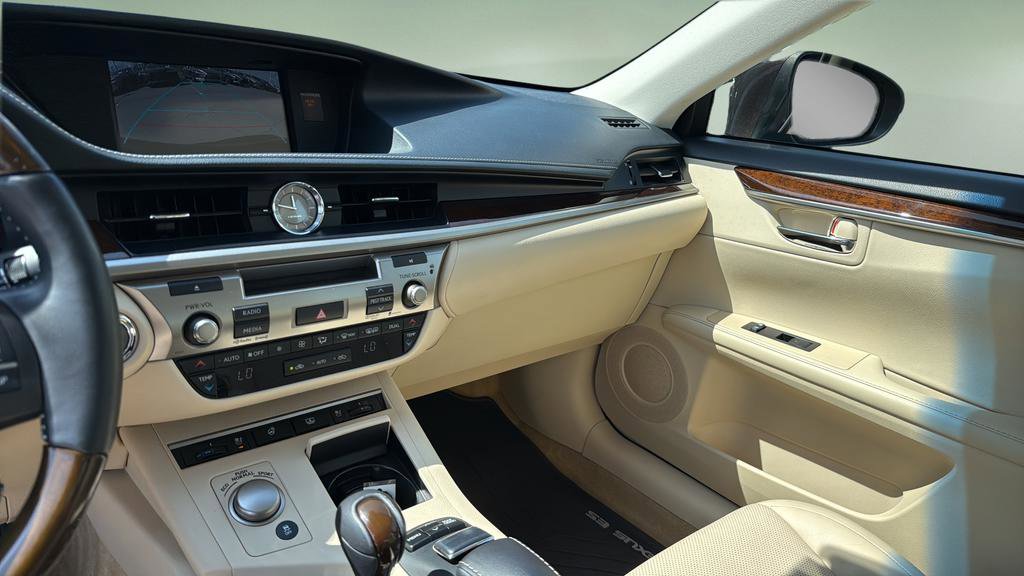 Used 2014 Lexus ES 350 w/ Luxury Package FWD image 29