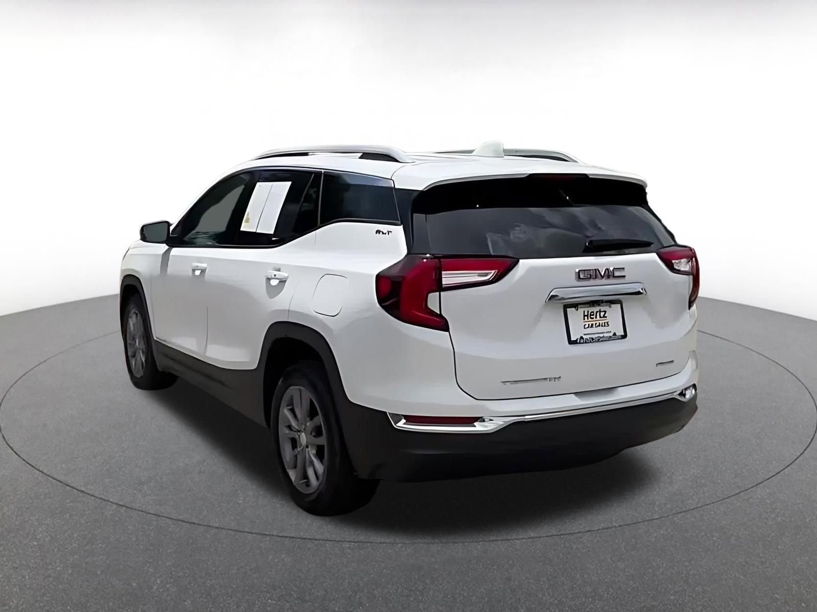 Used 2024 GMC Terrain SLT AWD/4WD image 11