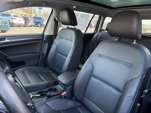 Used 2018 Volkswagen Golf S image 13