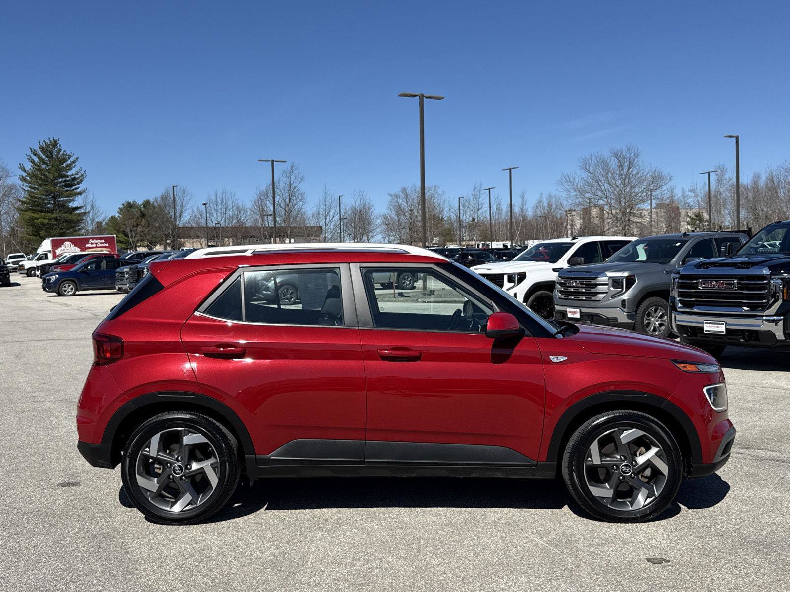 Used 2022 Hyundai Venue Limited w/ Cargo Package FWD image 7