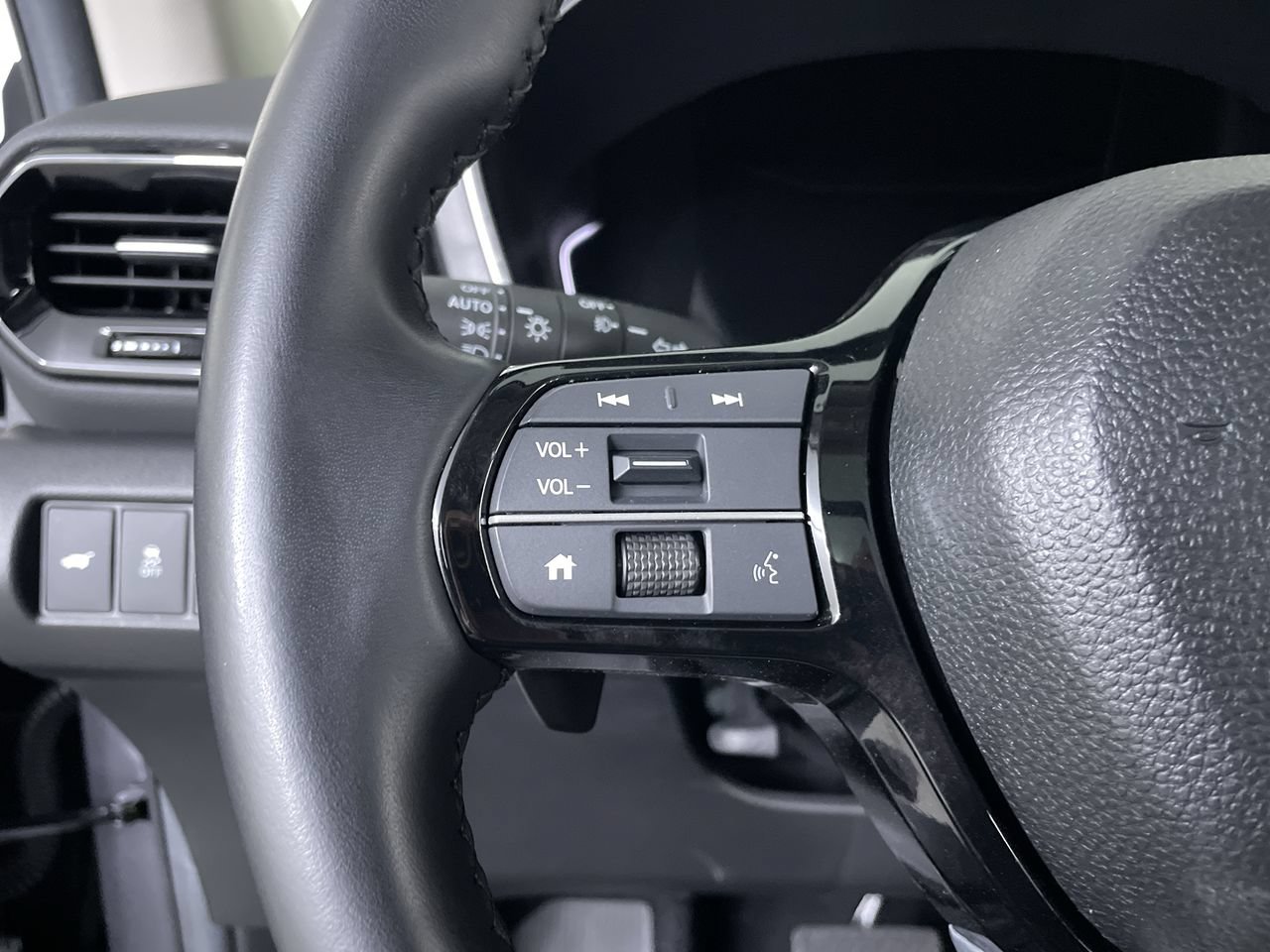 Used 2025 Honda Pilot Touring image 29