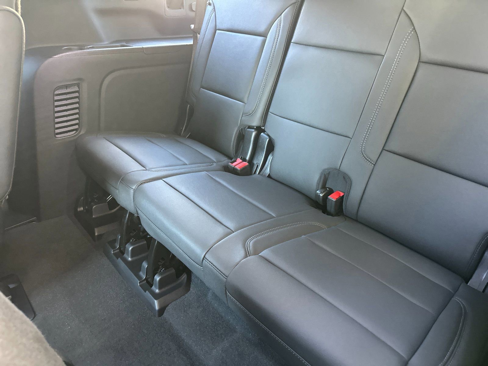 Used 2026 Chevrolet Suburban LT w/ Comfort Package RWD image 17