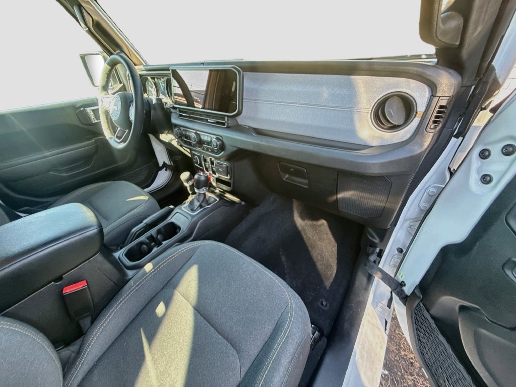 Used 2024 Jeep Wrangler Unlimited AWD/4WD image 33