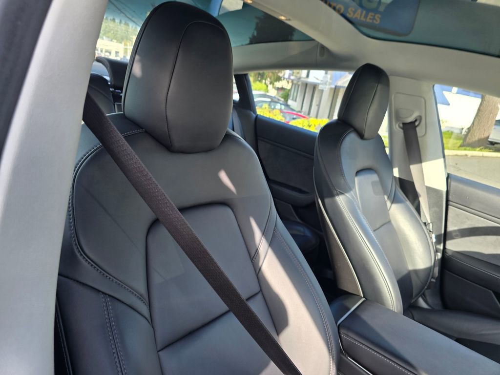 Used 2018 Tesla Model 3 Long Range RWD image 13
