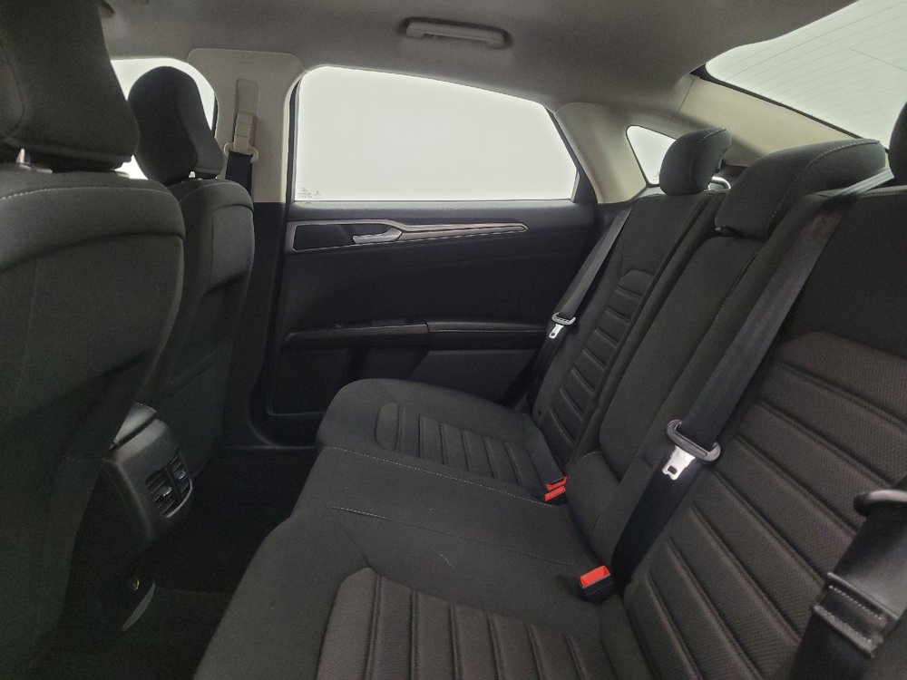 Used 2020 Ford Fusion SE image 18