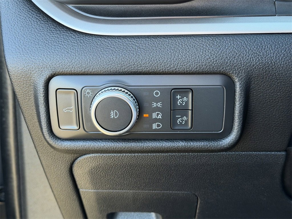 Used 2021 Ford Explorer XLT w/ Equipment Group 202A image 12