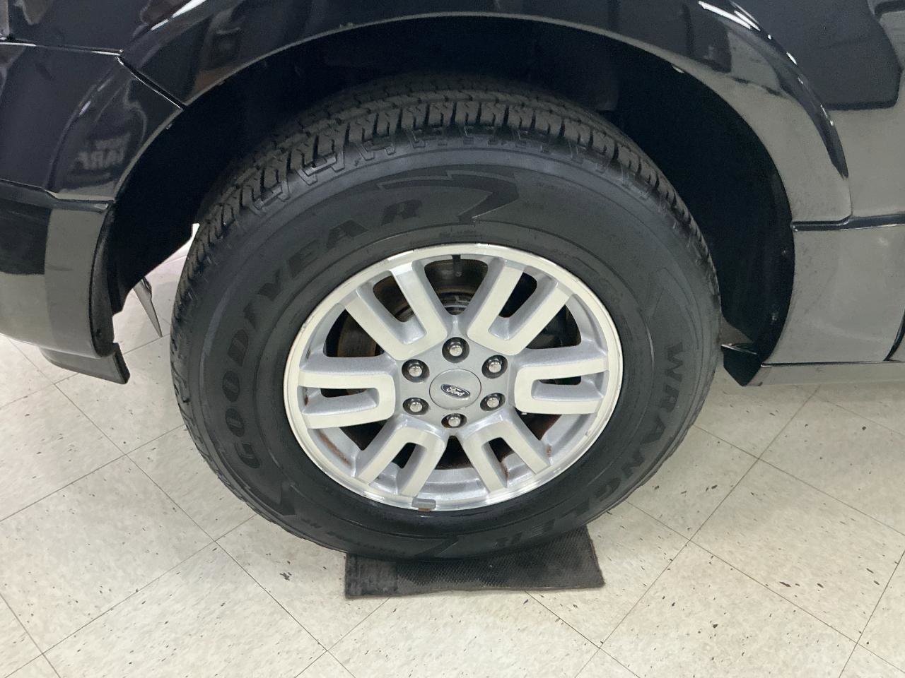 Used 2014 Ford Expedition Limited w/ Equipment Group 301A image 2