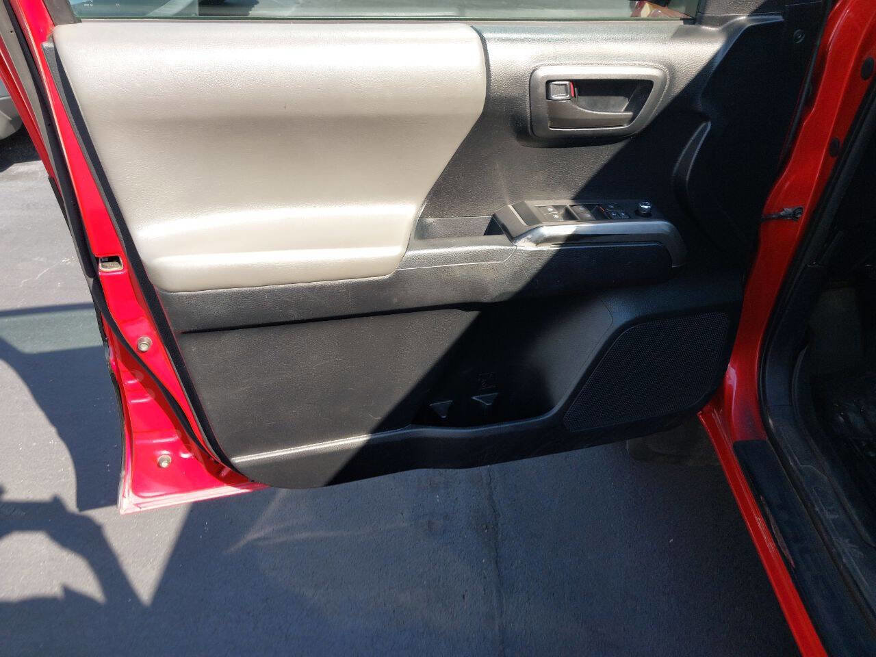 Used 2017 Toyota Tacoma TRD Off-Road image 22