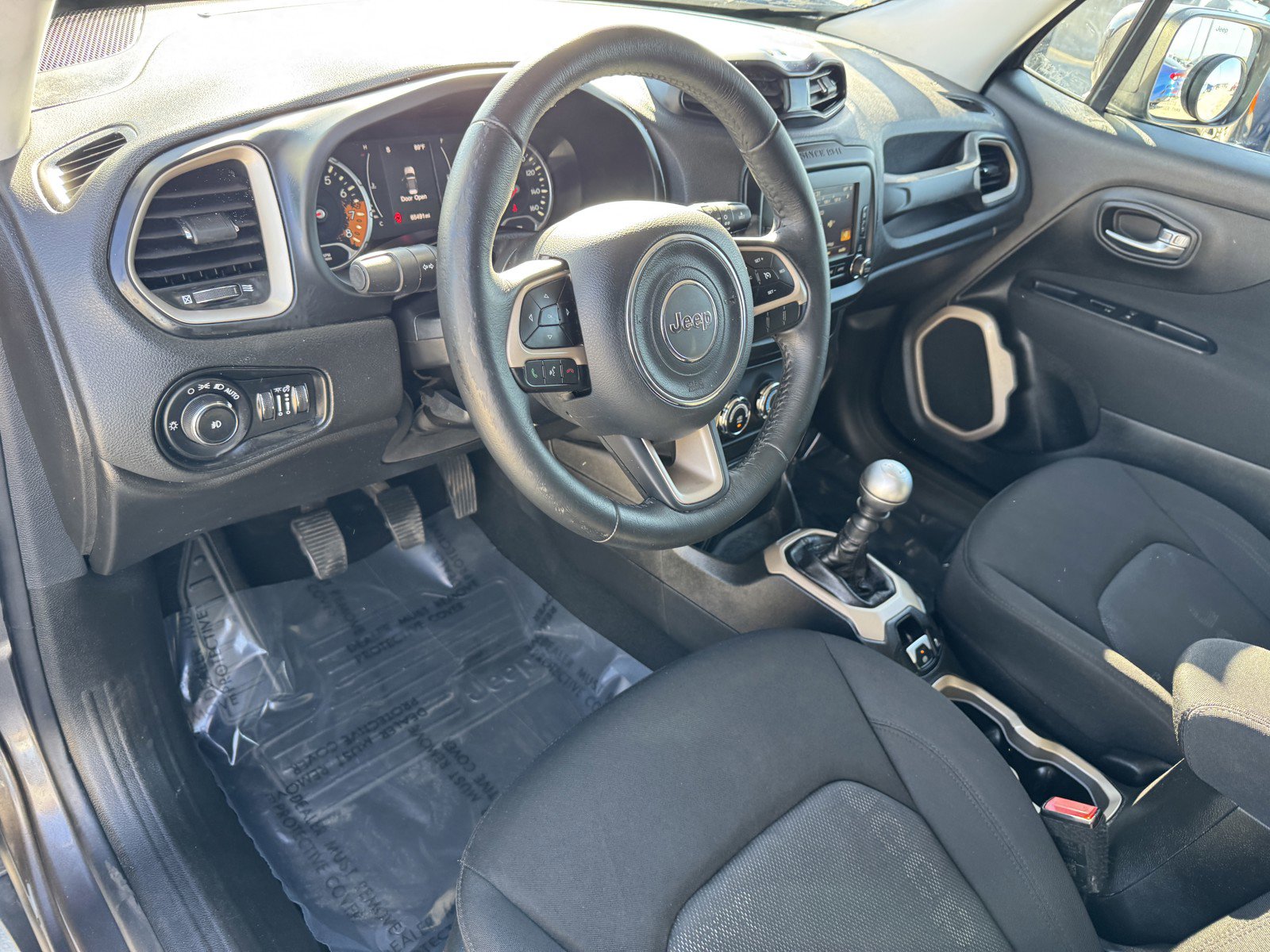 Used 2016 Jeep Renegade Latitude image 15