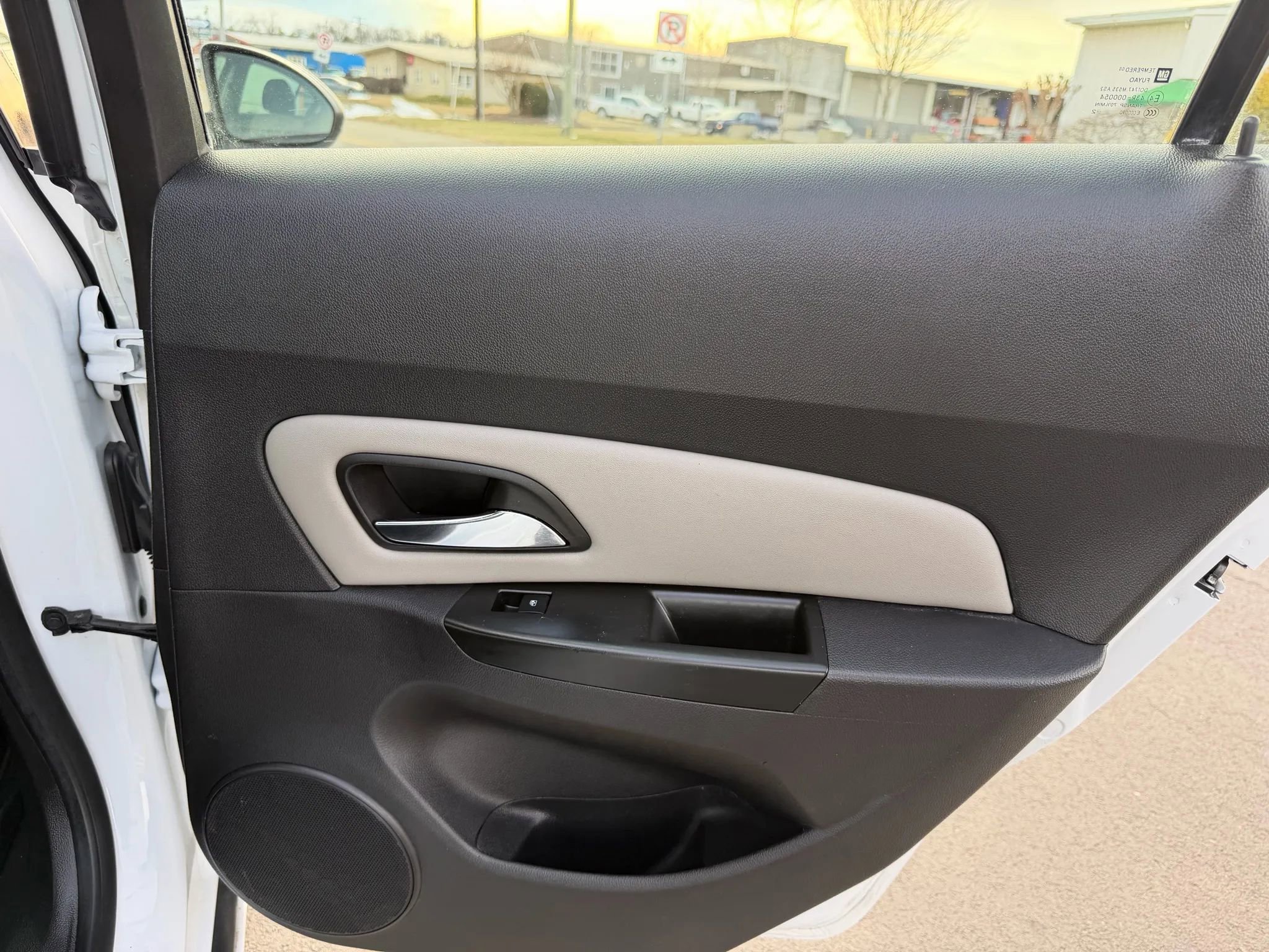 Used 2013 Chevrolet Cruze LS image 27