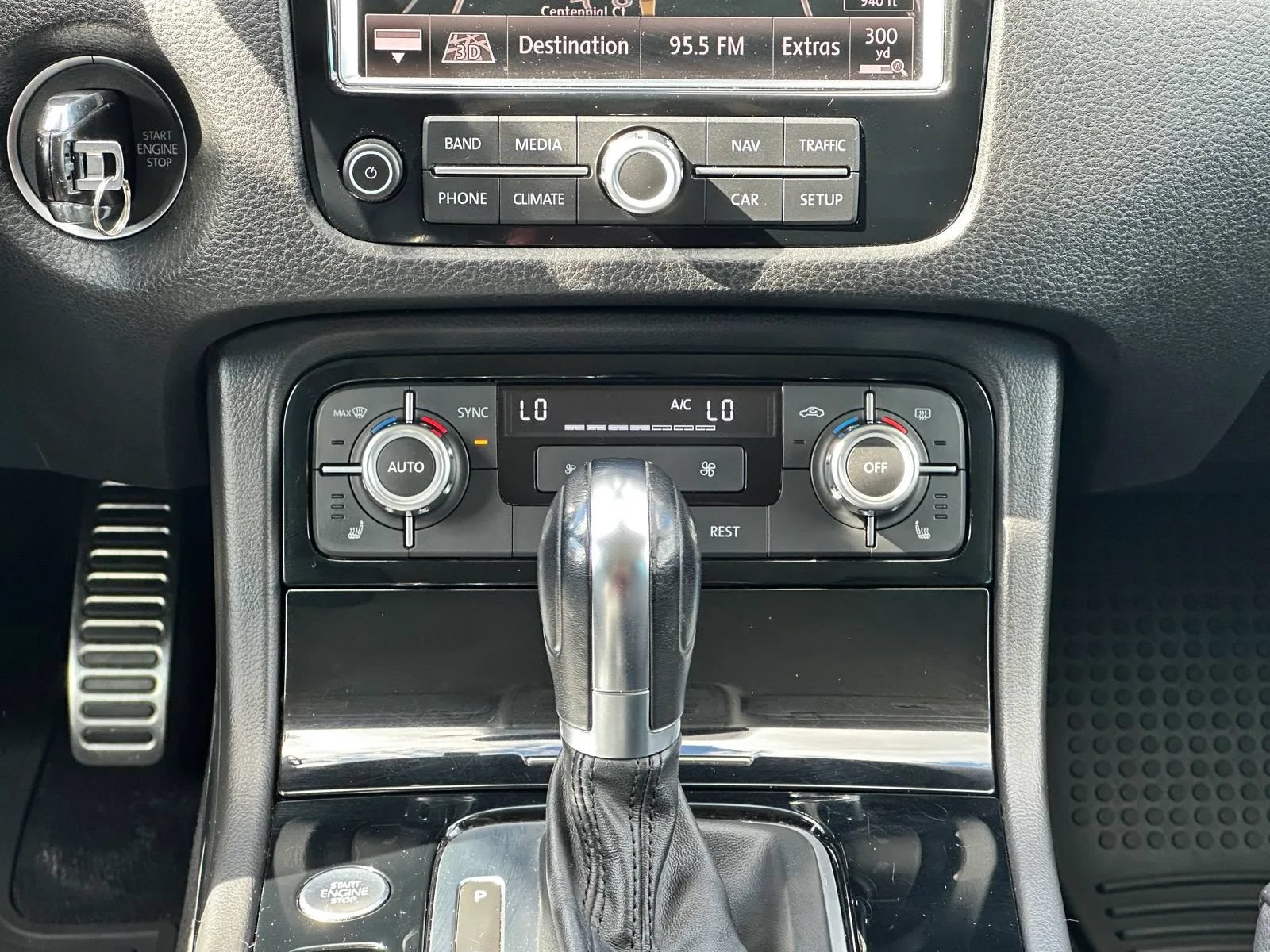 Used 2014 Volkswagen Touareg Sport AWD/4WD image 15