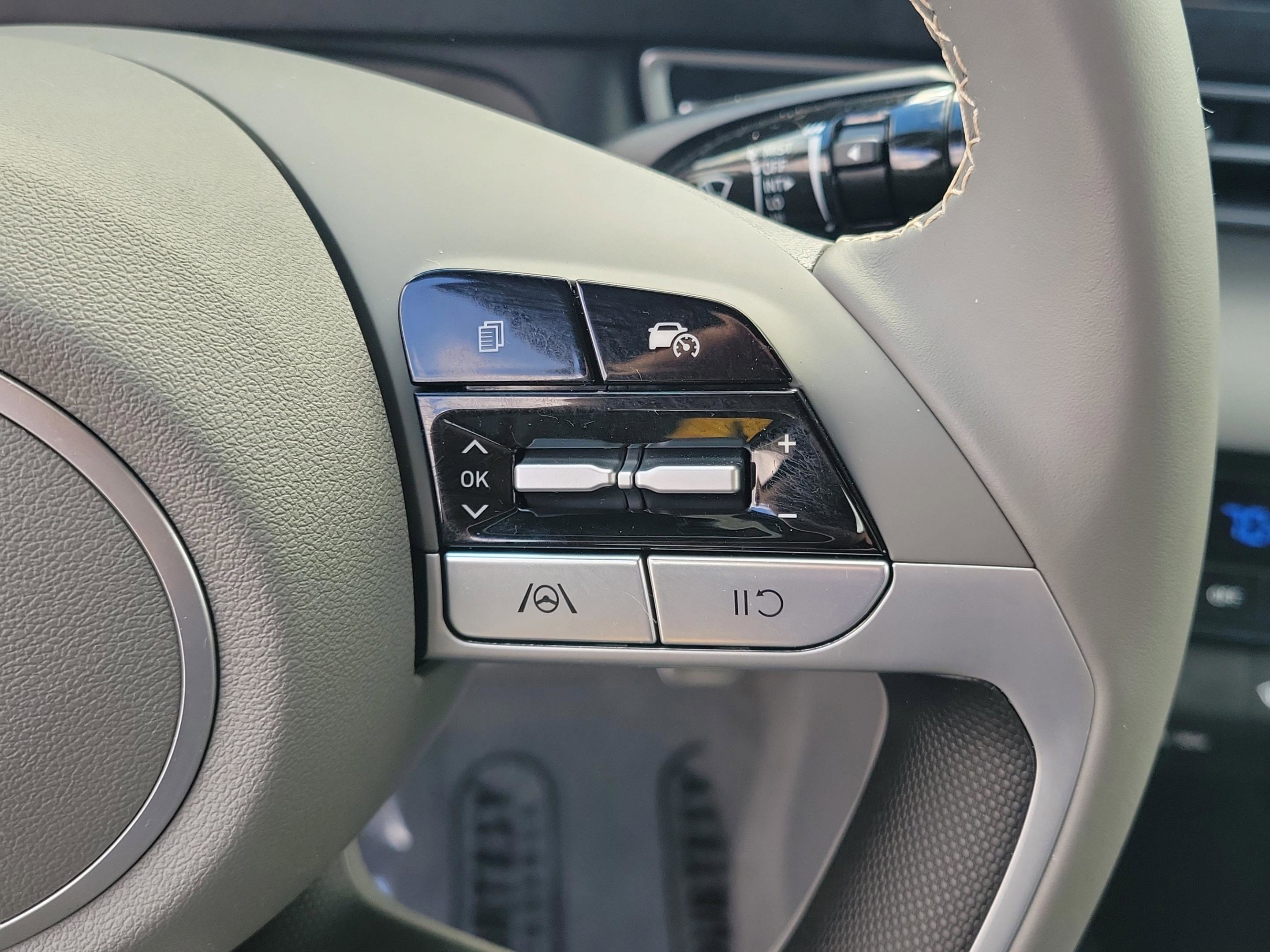 Certified 2025 Hyundai Elantra Sport image 24