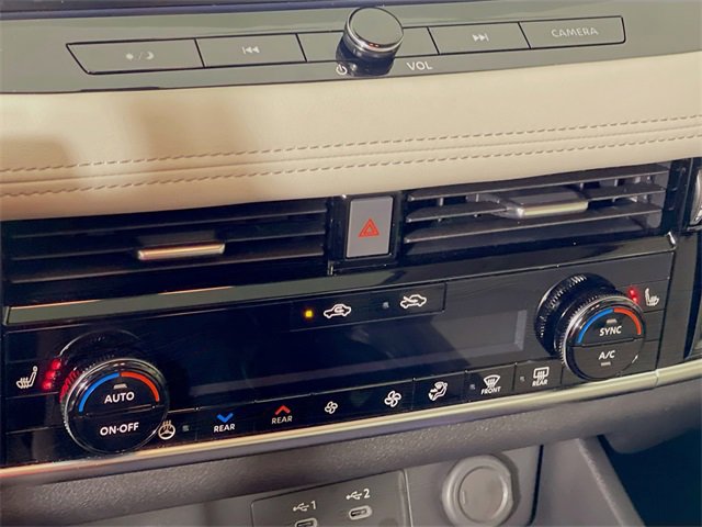 Used 2025 Nissan Rogue SL w/ Tech Package image 21