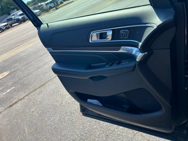 Used 2019 Ford Explorer Limited w/ Ford Safe & Smart Package AWD/4WD image 17