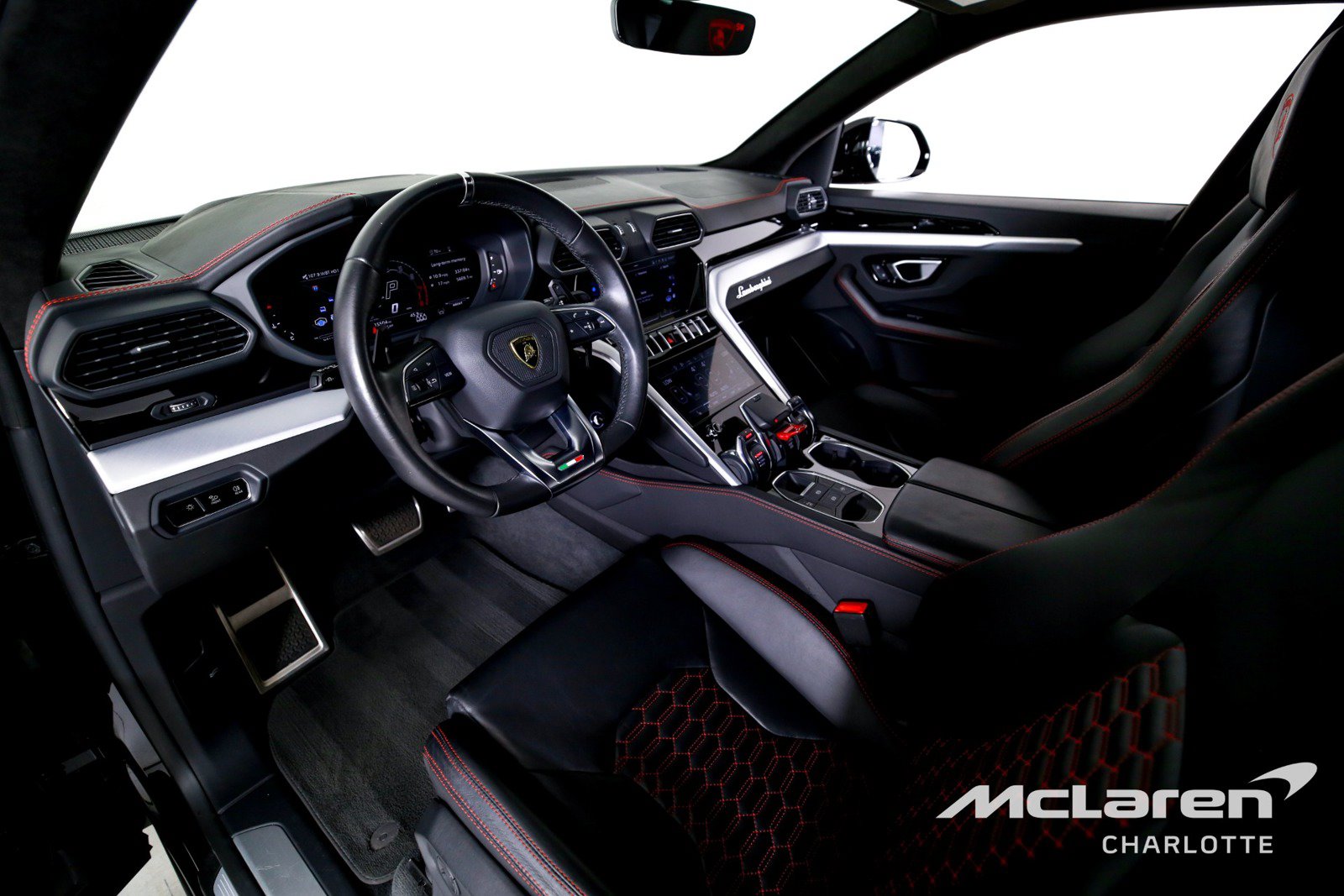 Used 2024 Lamborghini Urus S AWD/4WD image 12