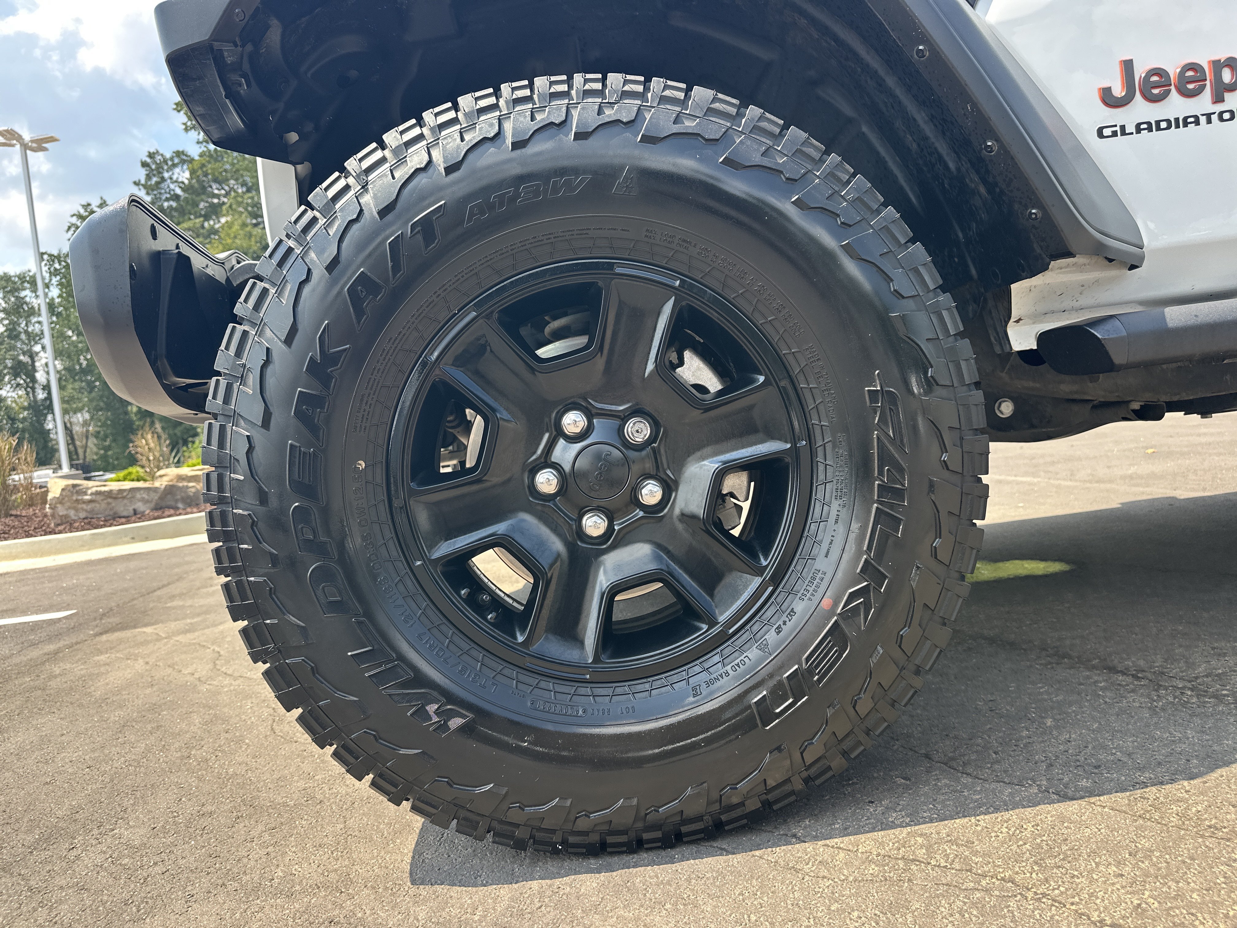 Used 2021 Jeep Gladiator Mojave AWD/4WD image 12