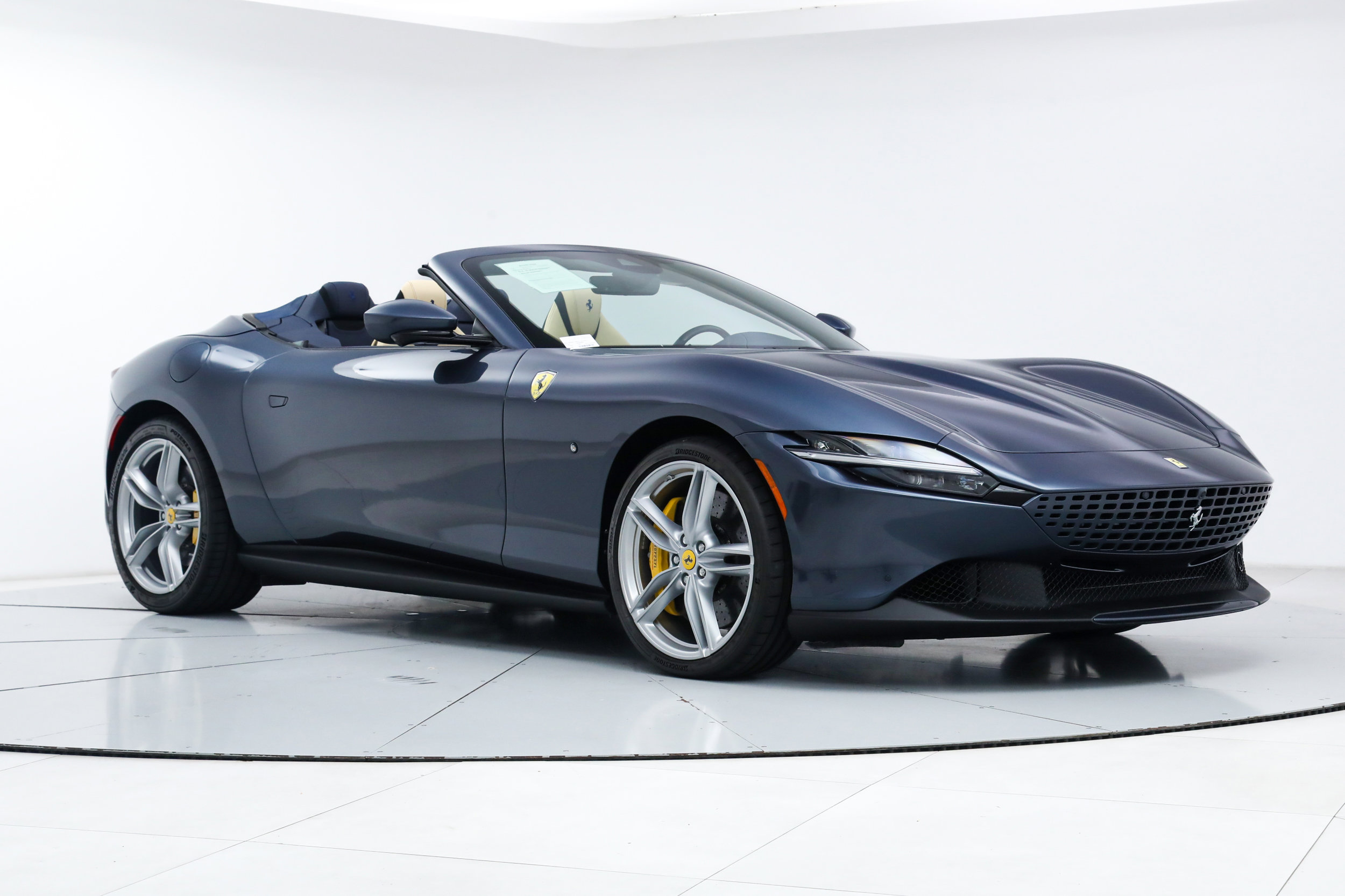 Certified 2025 Ferrari Roma Spider RWD image 11