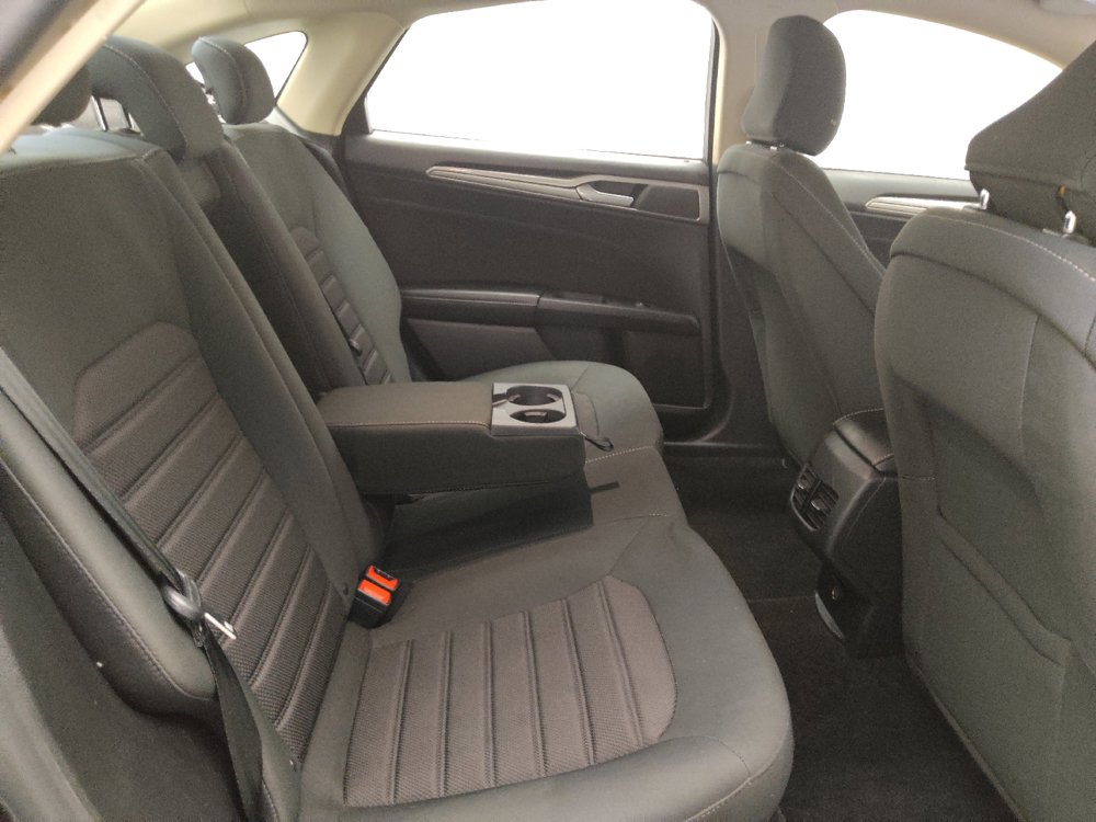 Used 2020 Ford Fusion SE FWD image 19