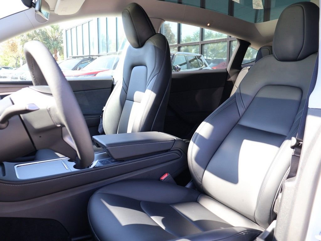 Used 2025 Tesla Model Y Long Range image 29