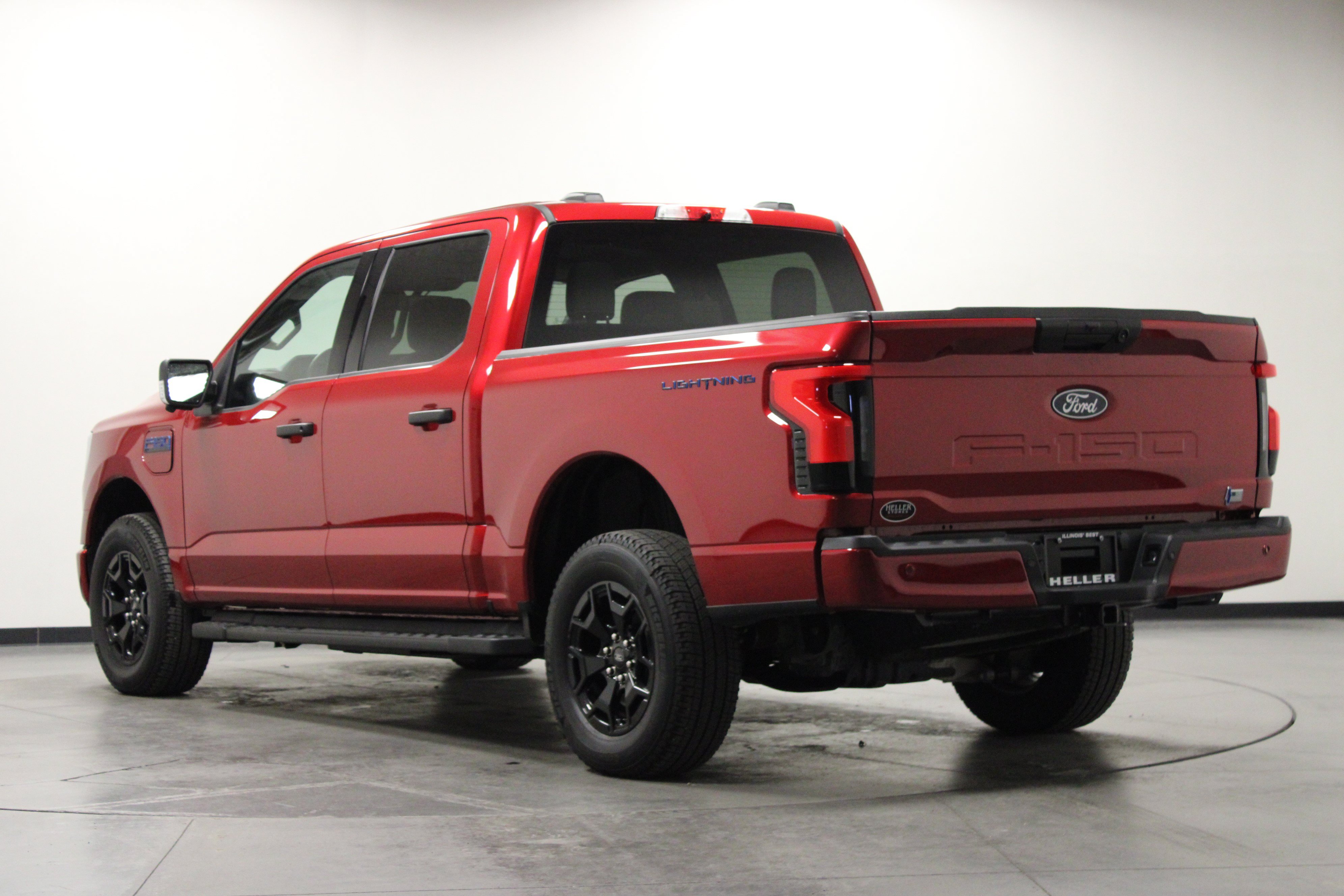 Used 2025 Ford F150 Lightning XLT AWD/4WD image 6
