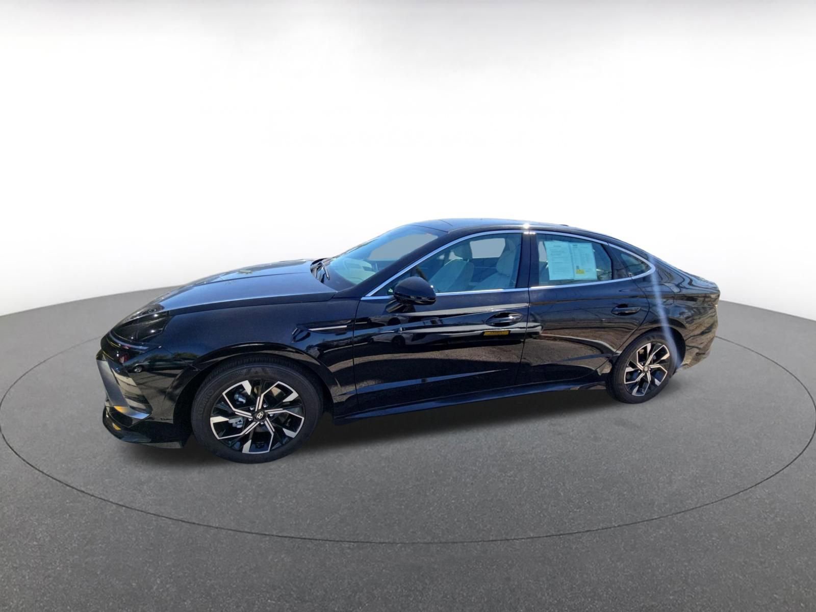 Used 2025 Hyundai Sonata SEL FWD image 4