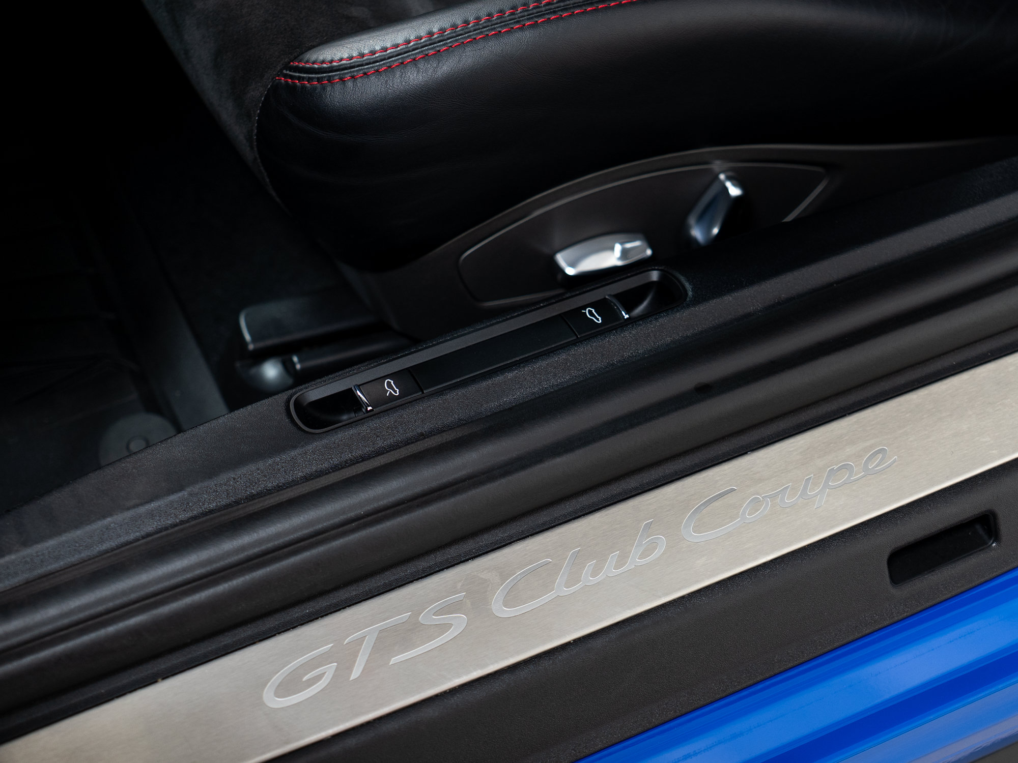 Certified 2016 Porsche 911 Carrera GTS RWD image 18