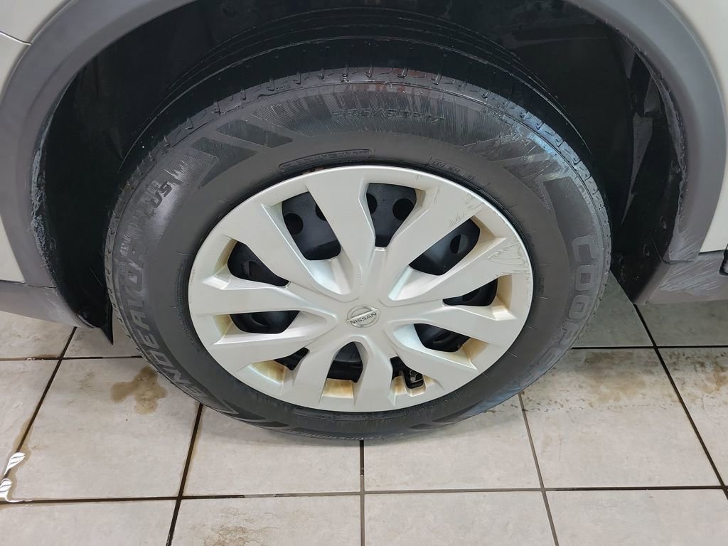 Used 2015 Nissan Rogue S image 47