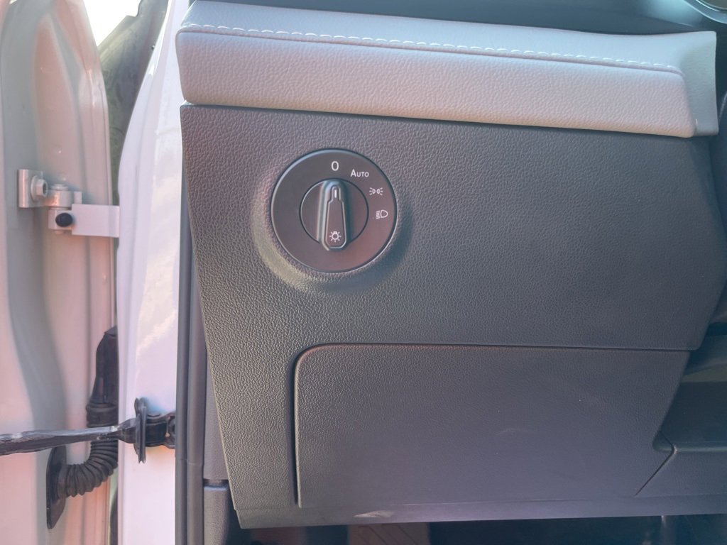 Used 2024 Volkswagen Taos SE image 18