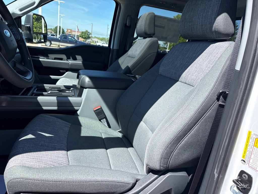 New 2026 Ford F350 XLT w/ XLT Premium Package AWD/4WD image 8