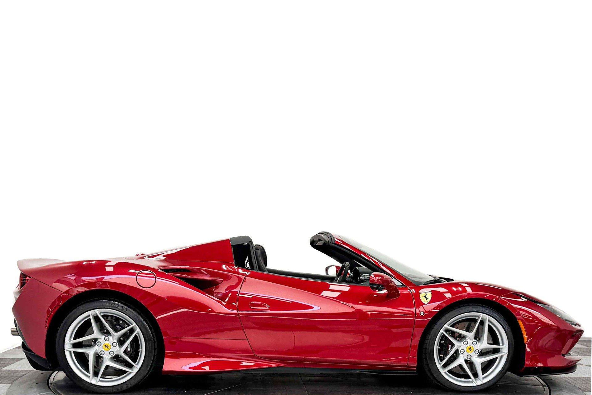 Used 2023 Ferrari F8 Tributo RWD image 2