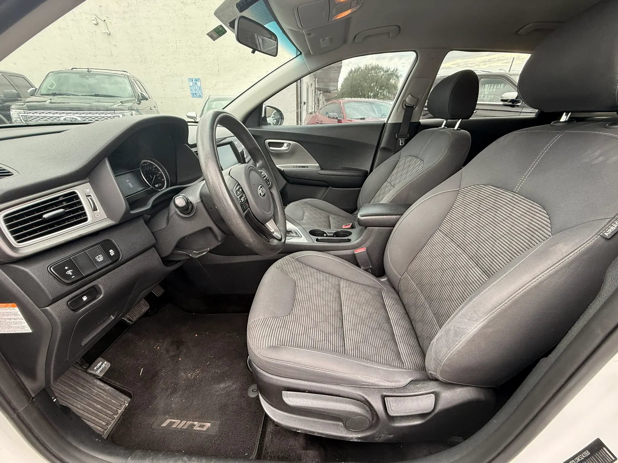 Used 2019 Kia Niro LX FWD image 9