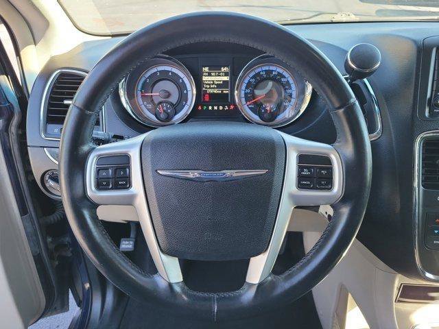 Used 2014 Chrysler Town & Country Touring image 23