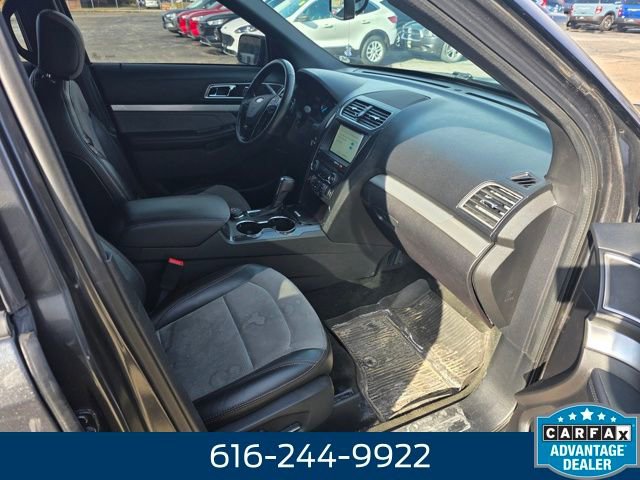 Used 2017 Ford Explorer XLT w/ Equipment Group 202A image 8
