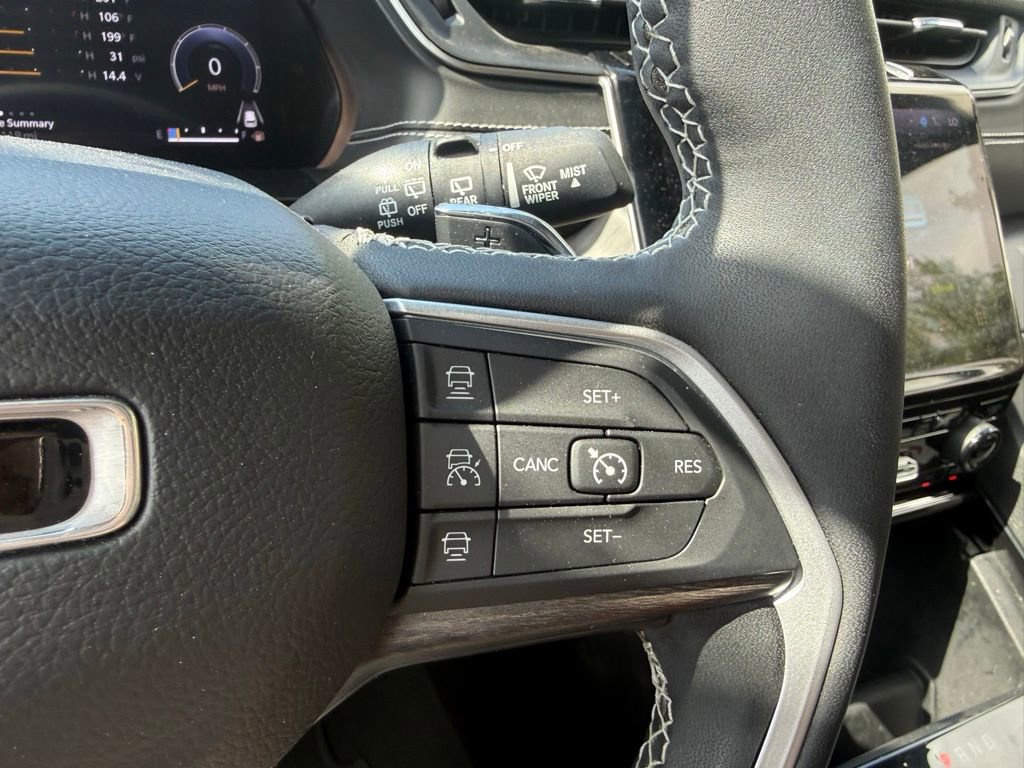 Used 2023 Jeep Grand Cherokee L Limited AWD/4WD image 15
