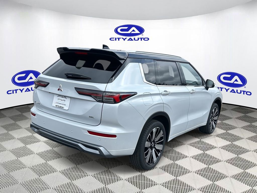 New 2026 Mitsubishi Outlander SEL image 3