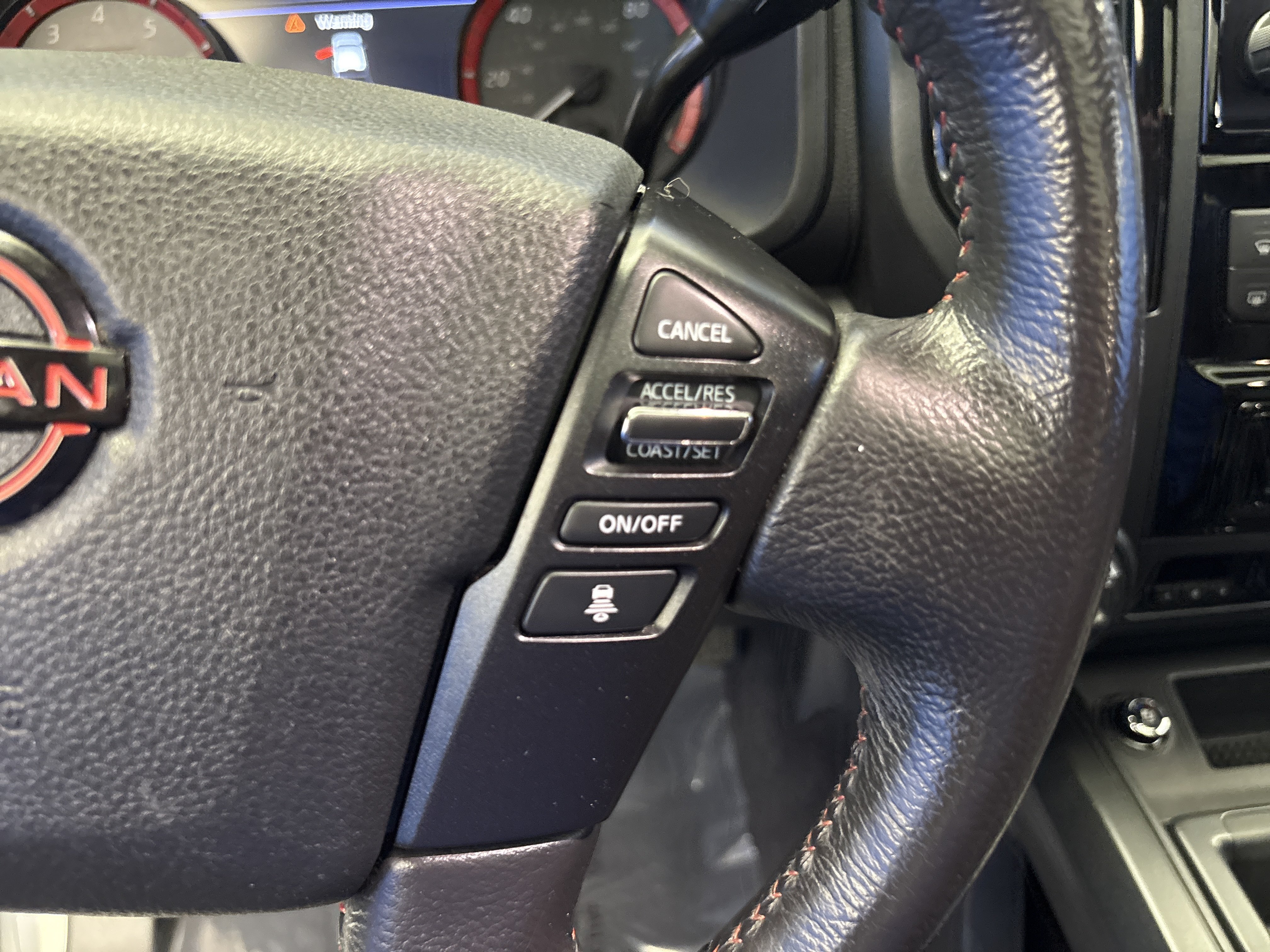 Used 2023 Nissan Titan PRO-4X w/ Pro-4x Convenience Package AWD/4WD image 17