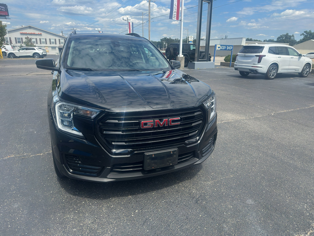 Used 2022 GMC Terrain SLE w/ Driver Convenience Package AWD/4WD image 3